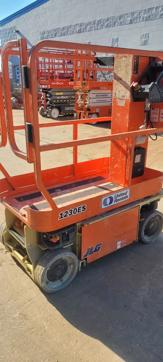 2015 JLG 1230ES Self-Propelled One-Person Lift