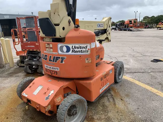 2013 JLG E400AJPN Articulating Boom Lift