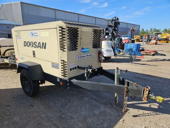 2017 Doosan P425/HP375WCU Air Compressor
