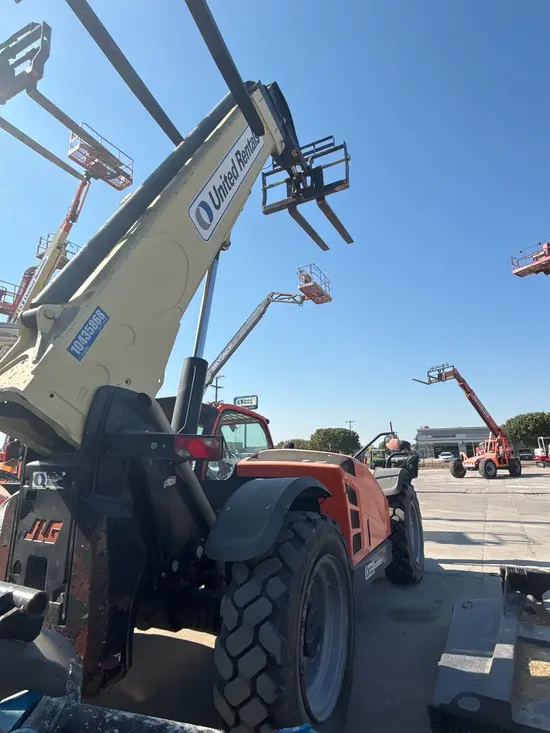 2015 JLG 1055 Forklift