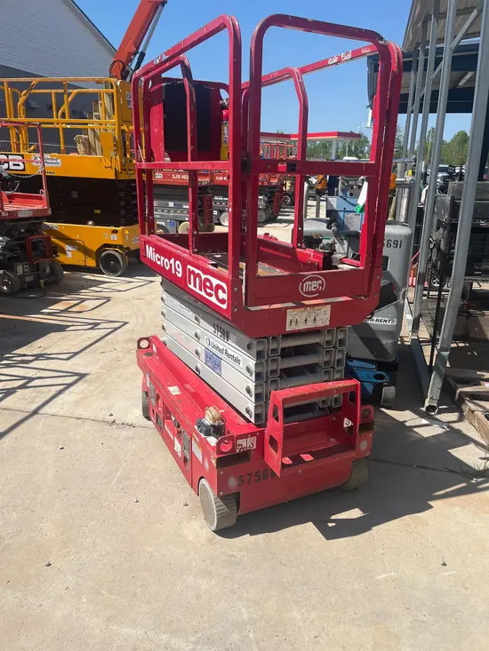 2018 MEC MICRO 19 Scissor Lift