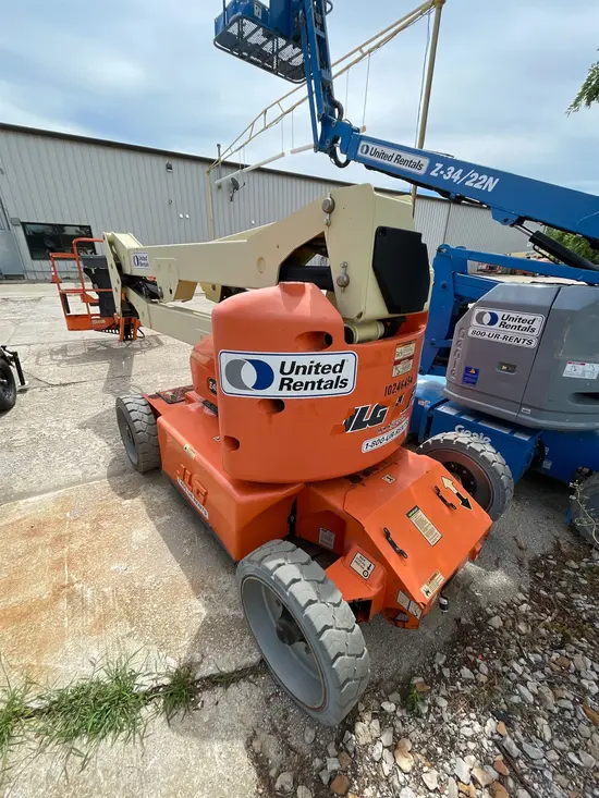 2014 JLG E450AJ Articulating Boom Lift