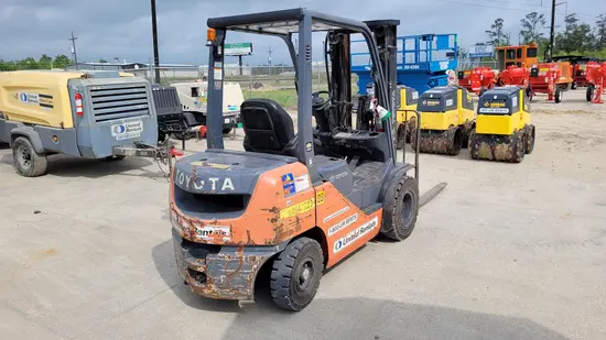 2017 Toyota 8FDU25 Warehouse Forklift