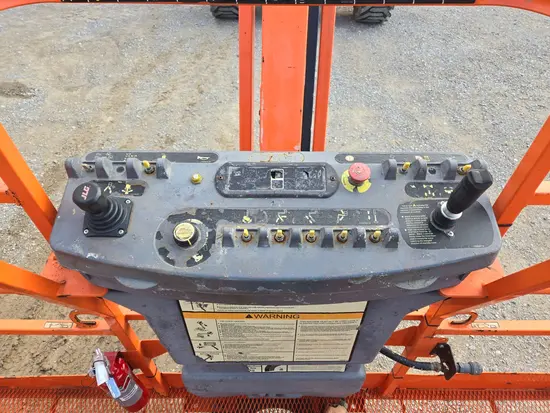 2013 JLG 800AJ Articulating Boom Lift