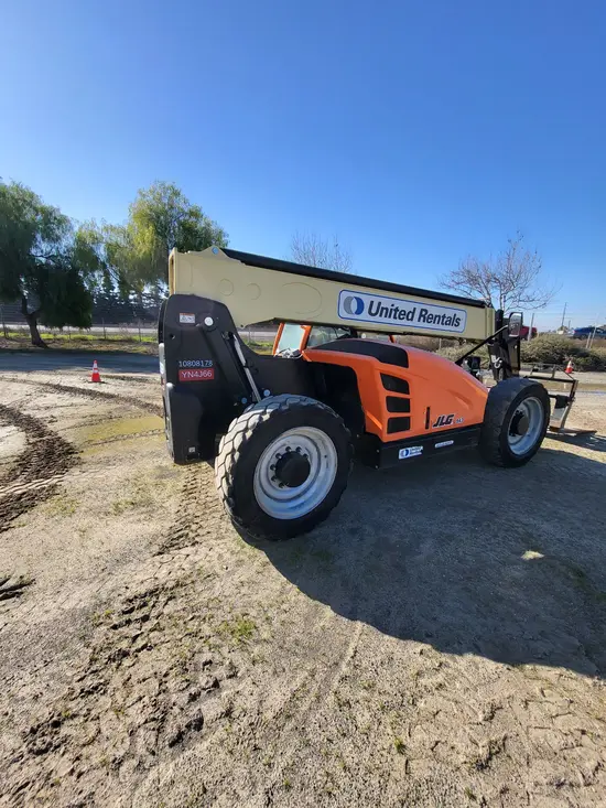 2018 JLG 943 Forklift