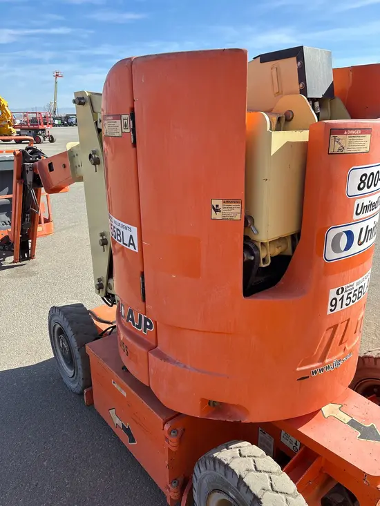 2014 JLG E300AJP Articulating Boom Lift