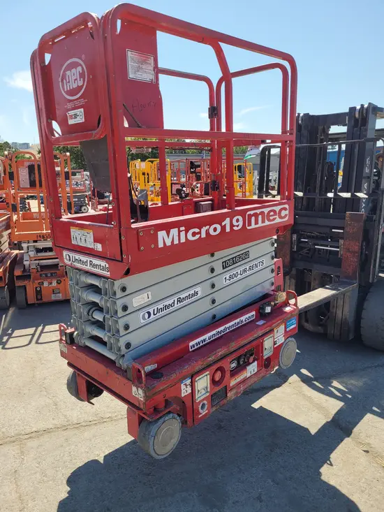 2018 MEC MICRO 19 Scissor Lift