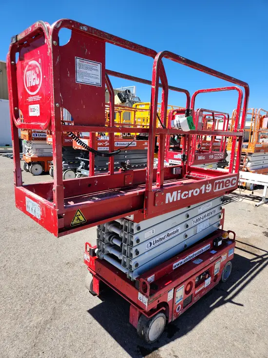 2018 MEC MICRO 19 Scissor Lift