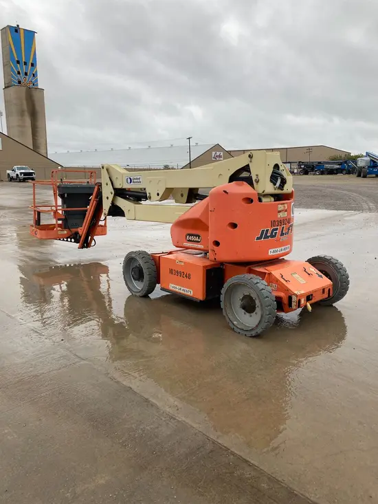 2015 JLG E450AJ Articulating Boom Lift