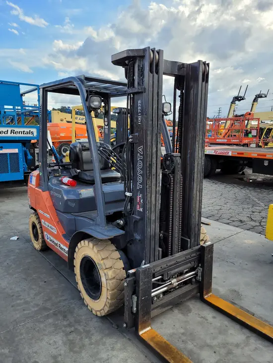 2017 Toyota 8FGU25 Warehouse Forklift