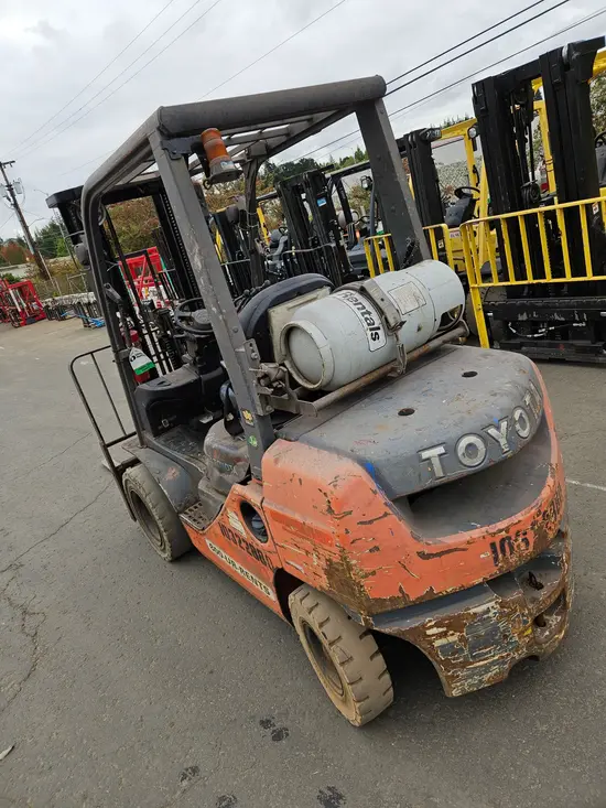 2014 Toyota 8FGU25 Warehouse Forklift