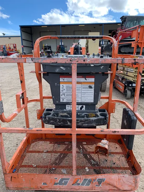 2015 JLG E400AJPN Articulating Boom Lift