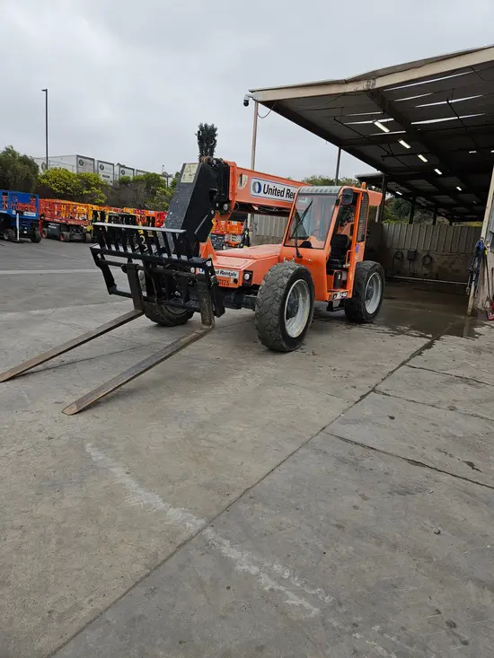 2017 SKYTRAK 8042 Forklift