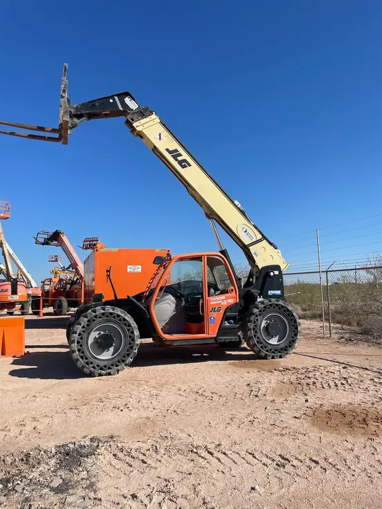 2017 JLG 943 Forklift