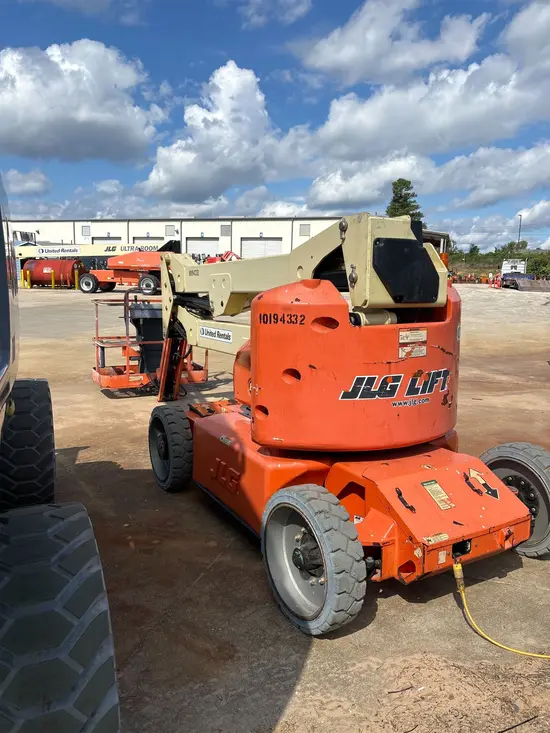 2013 JLG E450AJ Articulating Boom Lift