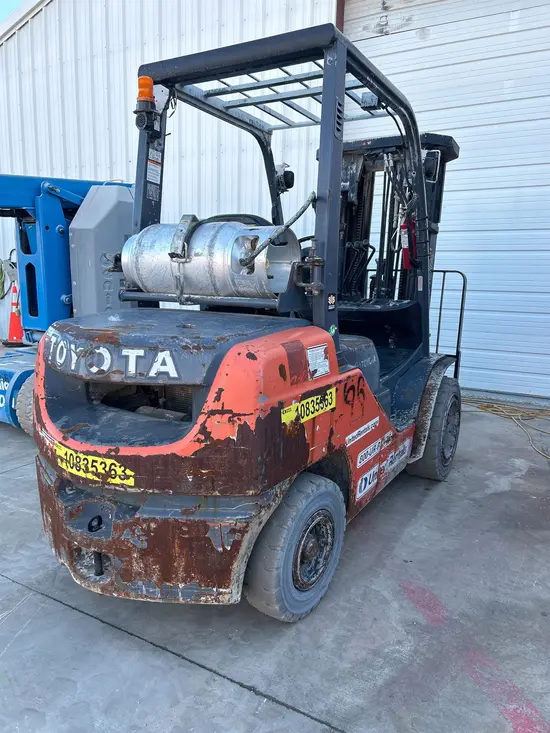 2018 Toyota 8FGU30 Warehouse Forklift