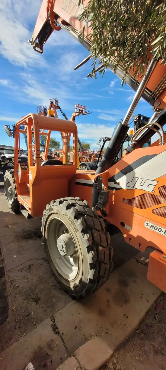 2015 SKYTRAK 8042 Forklift