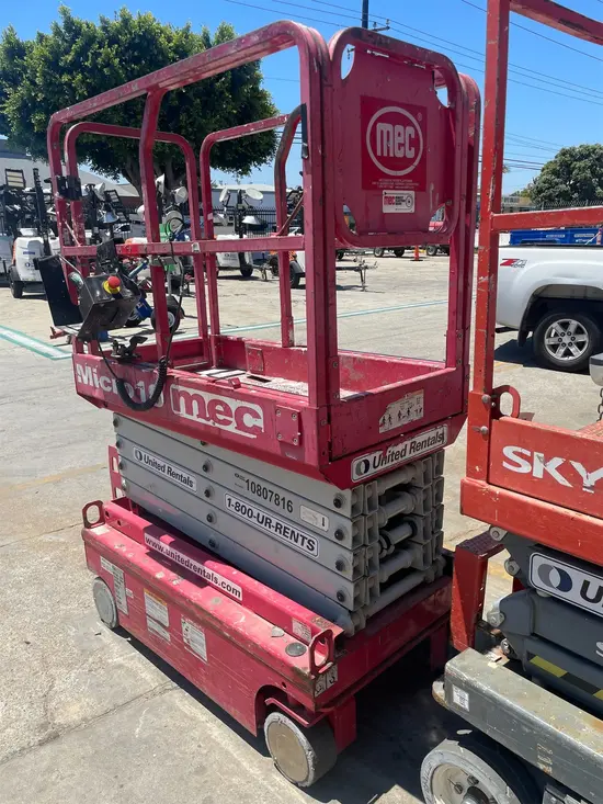 2018 MEC MICRO 19 Scissor Lift