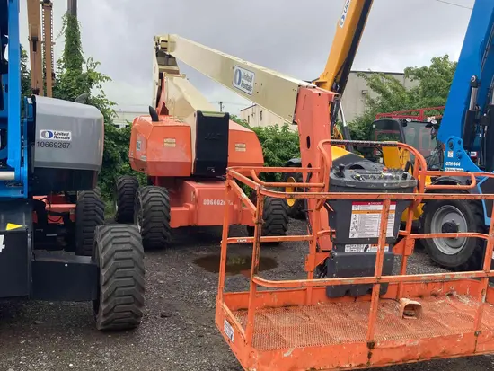 2013 JLG 800A Articulating Boom Lift