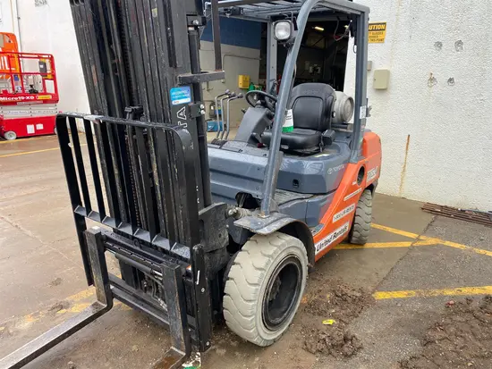 2017 Toyota 8FGU30 Warehouse Forklift