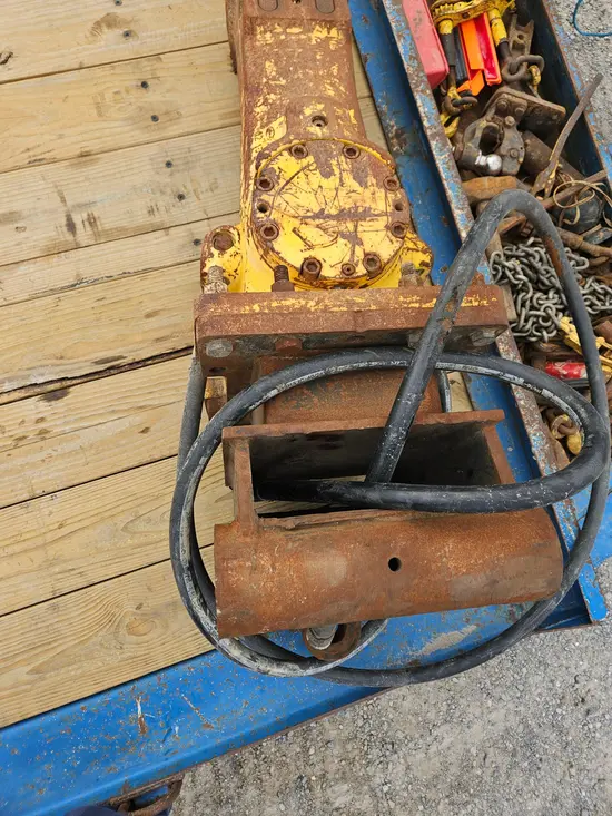 2015 Atlas Copco SB 452 Attachment