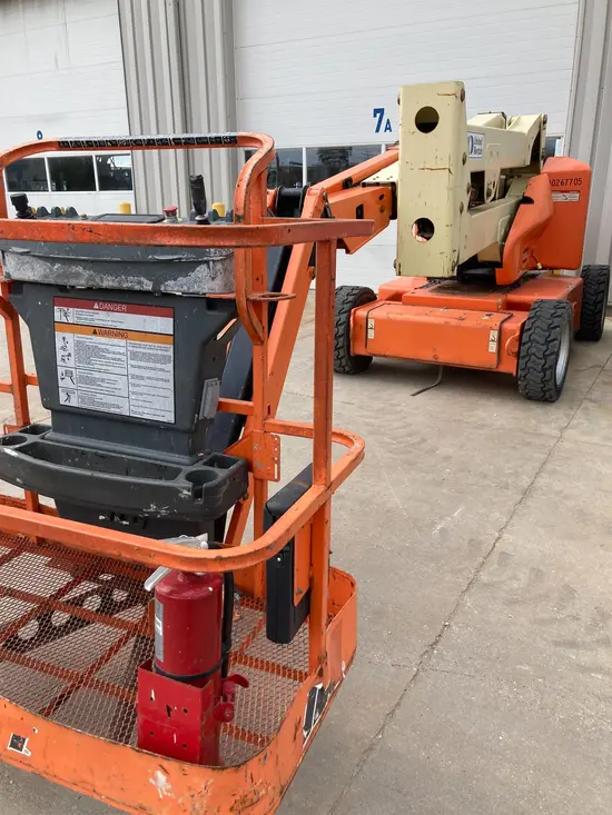 2014 JLG E450AJ Articulating Boom Lift
