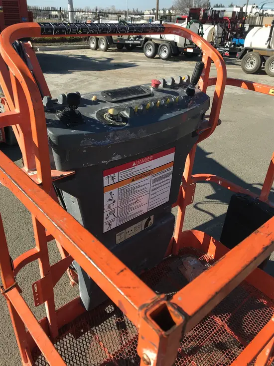 2014 JLG E300AJP Articulating Boom Lift