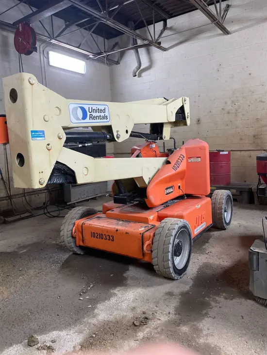 2013 JLG E450AJ Articulating Boom Lift