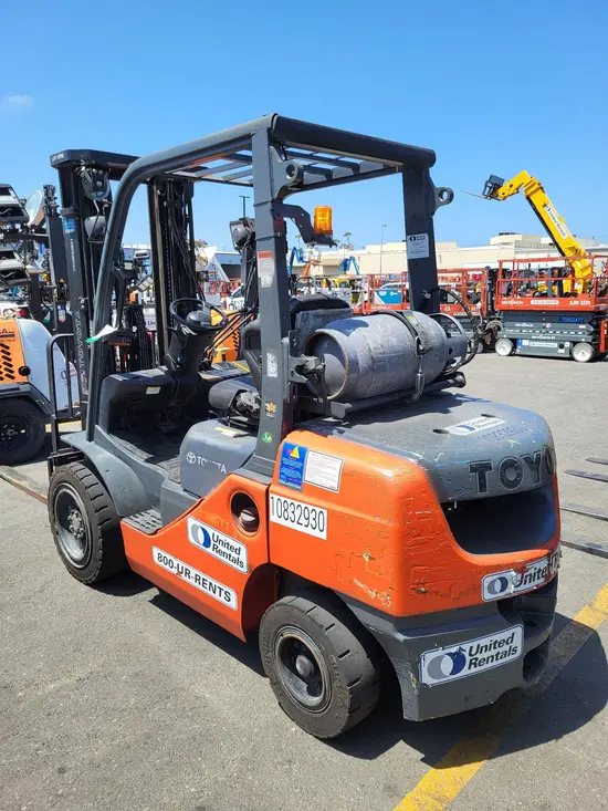 2018 Toyota 8FGU30 Warehouse Forklift