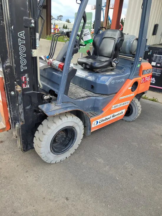 2017 Toyota 8FGU25 Warehouse Forklift