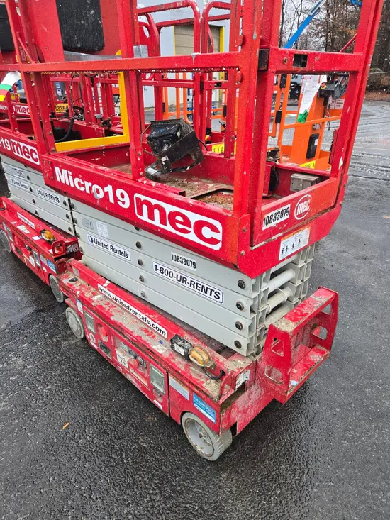 2018 MEC MICRO 19 Scissor Lift