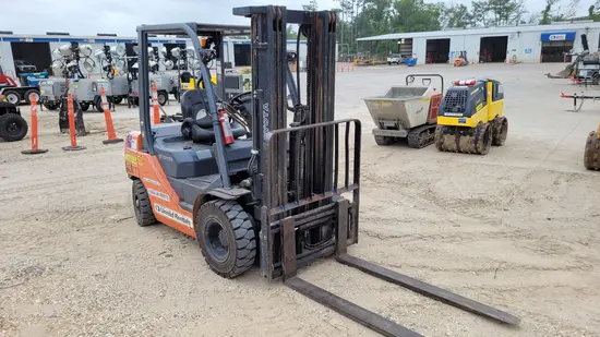 2017 Toyota 8FDU25 Warehouse Forklift