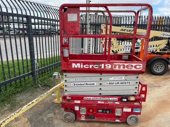 2018 MEC MICRO 19 Scissor Lift
