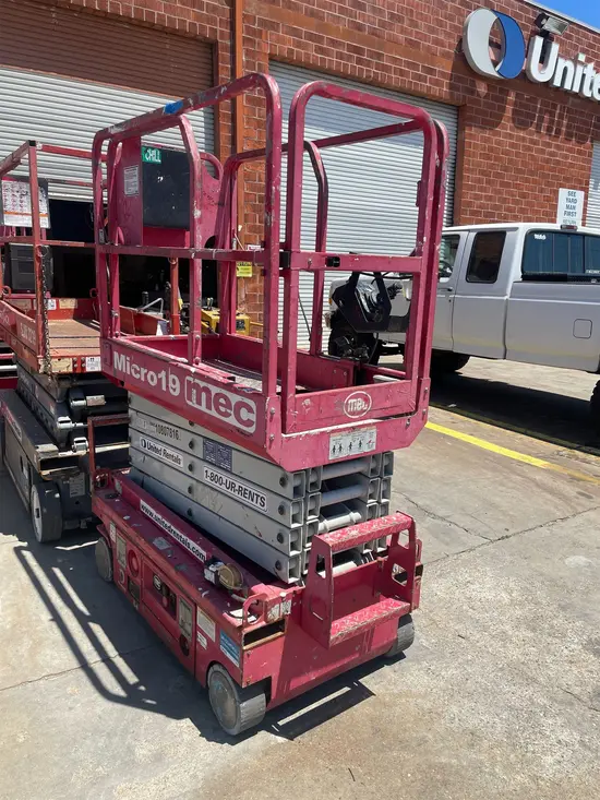 2018 MEC MICRO 19 Scissor Lift