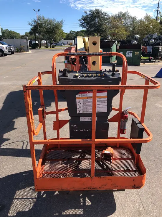 2013 JLG E400AJPN Articulating Boom Lift