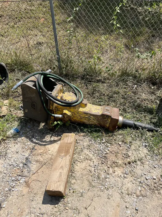 2016 Atlas Copco SB 452 Attachment
