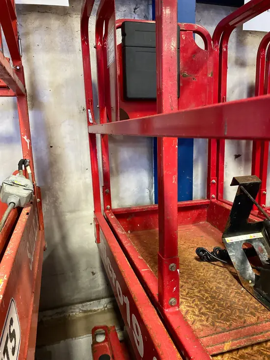 2018 MEC MICRO 19 Scissor Lift