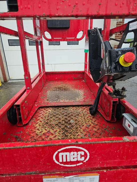 2018 MEC MICRO 19 Scissor Lift