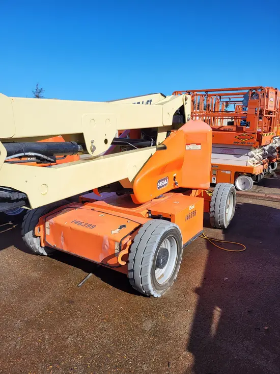 2014 JLG E450AJ Articulating Boom Lift