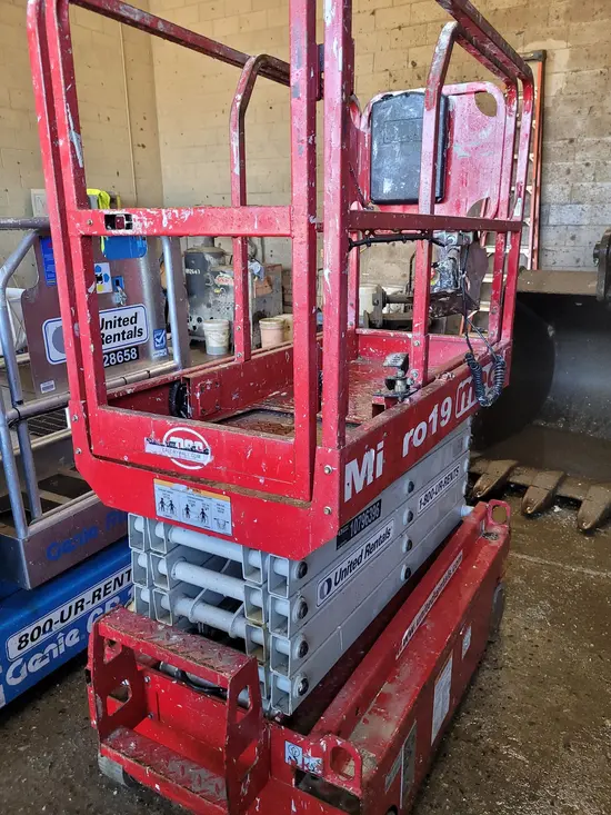2018 MEC MICRO 19 Scissor Lift