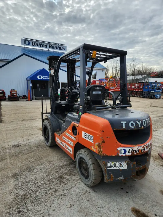 2018 Toyota 8FGU30 Warehouse Forklift