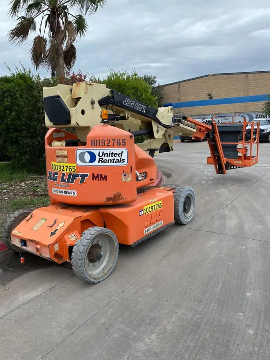 2013 JLG E400AJPN Articulating Boom Lift
