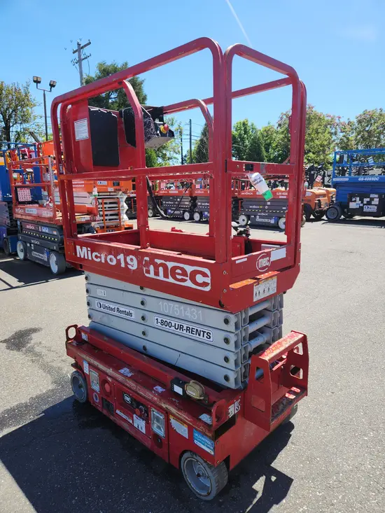 2018 MEC MICRO 19 Scissor Lift
