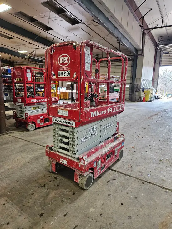 2017 MEC MICRO 19 Scissor Lift