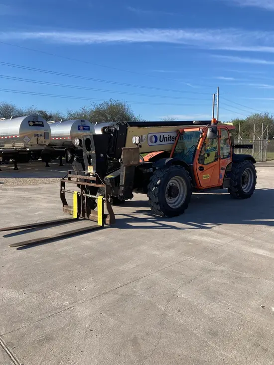 2016 JLG 1055 Forklift