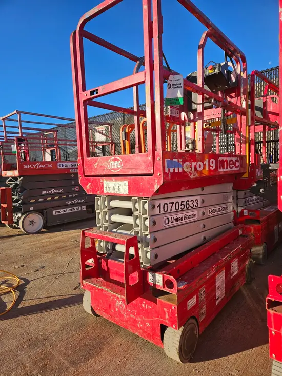 2018 MEC MICRO 19 Scissor Lift