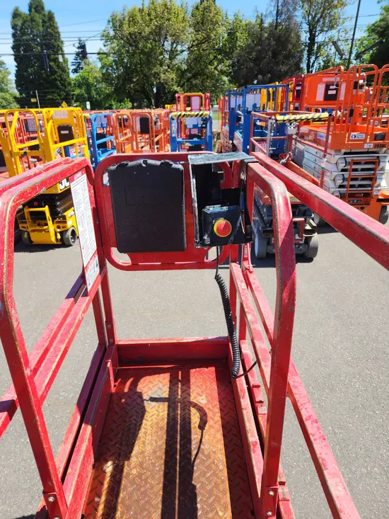 2018 MEC MICRO 19 Scissor Lift
