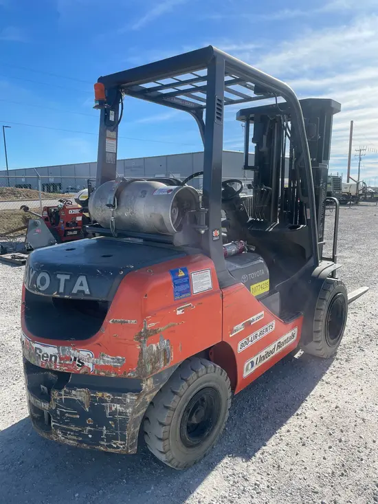 2018 Toyota 8FGU30 Warehouse Forklift