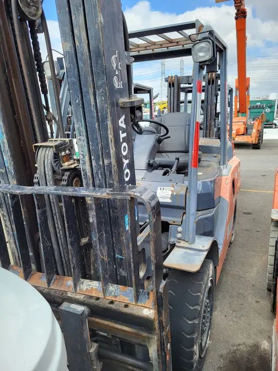 2015 Toyota 8FD35U Warehouse Forklift