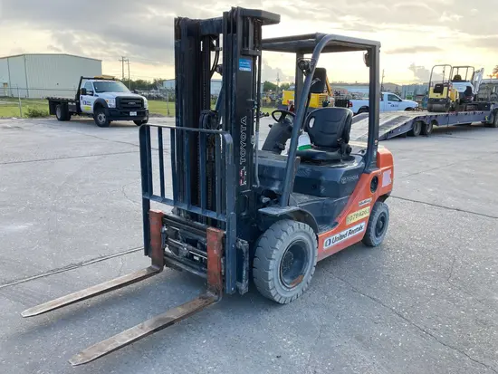 2018 Toyota 8FDU25 Warehouse Forklift